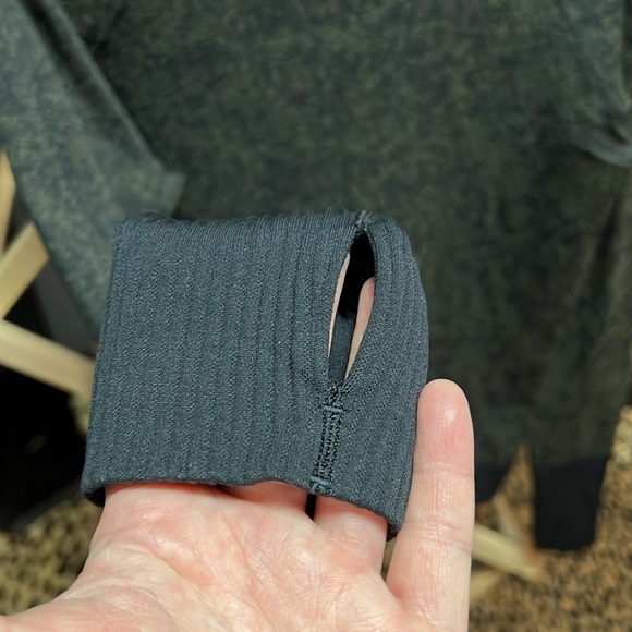 Lululemon Long Sleeve Running Top - Picture 6 of 6